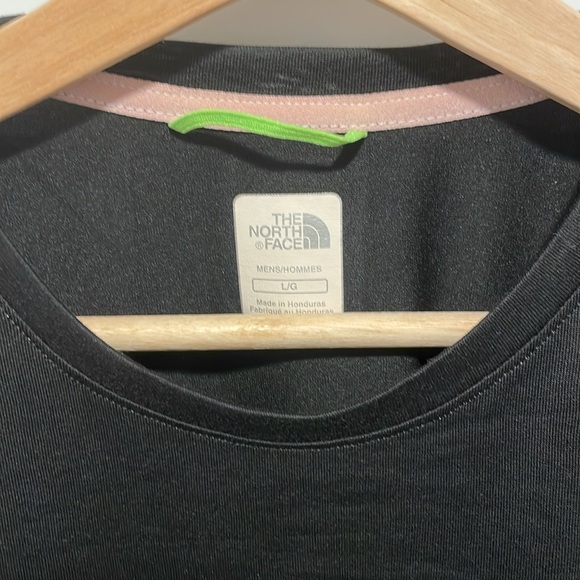 The North Face VaporWick T-Shirt in Black - Picture 2 of 3